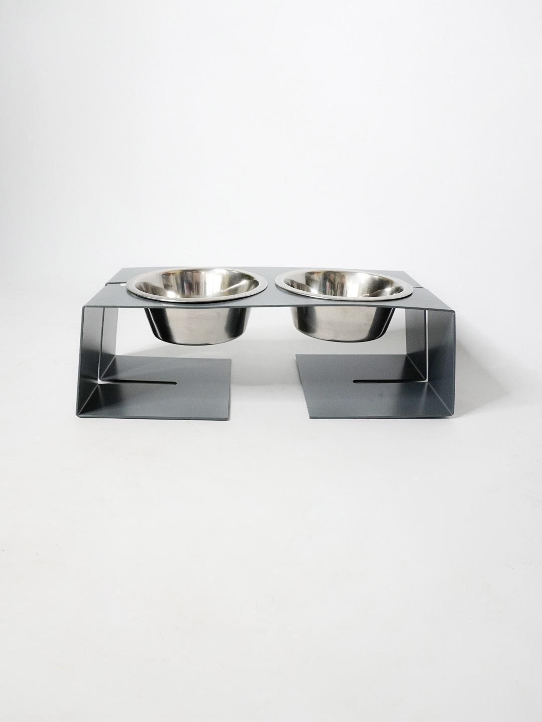 Годівниця Bestmeal підставка для собак малих порід на 2 миски метал 132 мм 0,75 л Темно-сірий (24436818) - фото 4 Годівниця Bestmeal підставка для собак малих порід на 2 миски метал 132 мм 0,75 л Темно-сірий (24436818) - фото 4