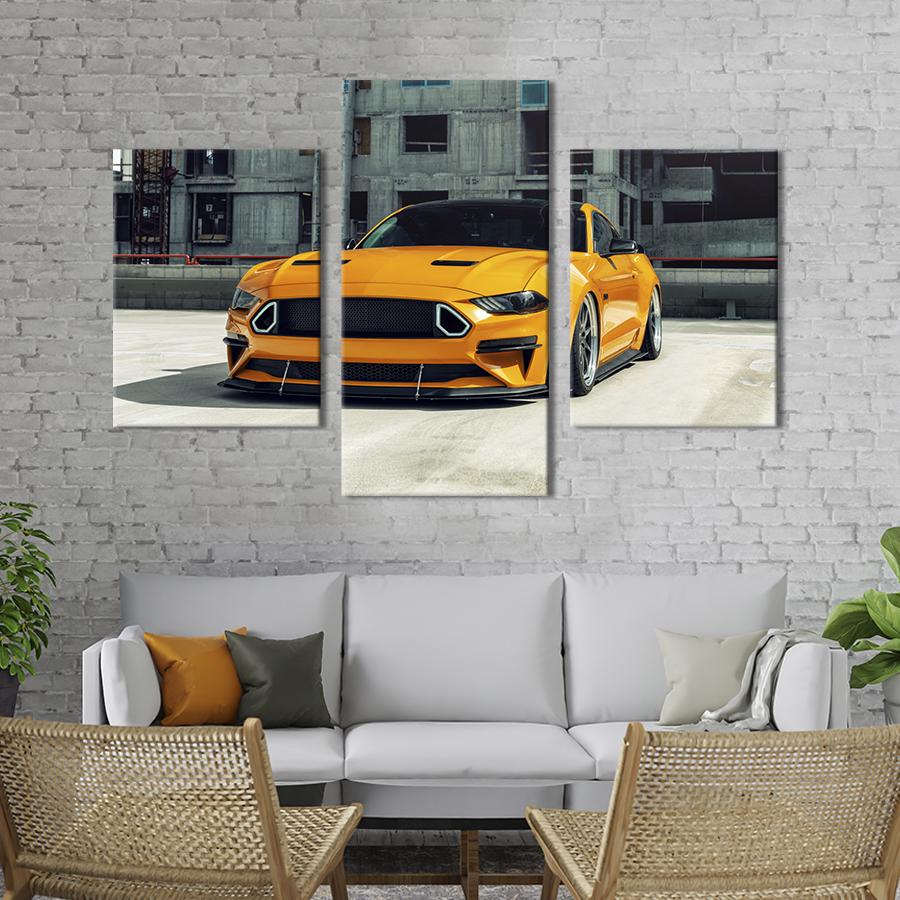 Картина на холсте триптих Яркий жёлтый Форд Мустанг 141x90 см (1321-32)