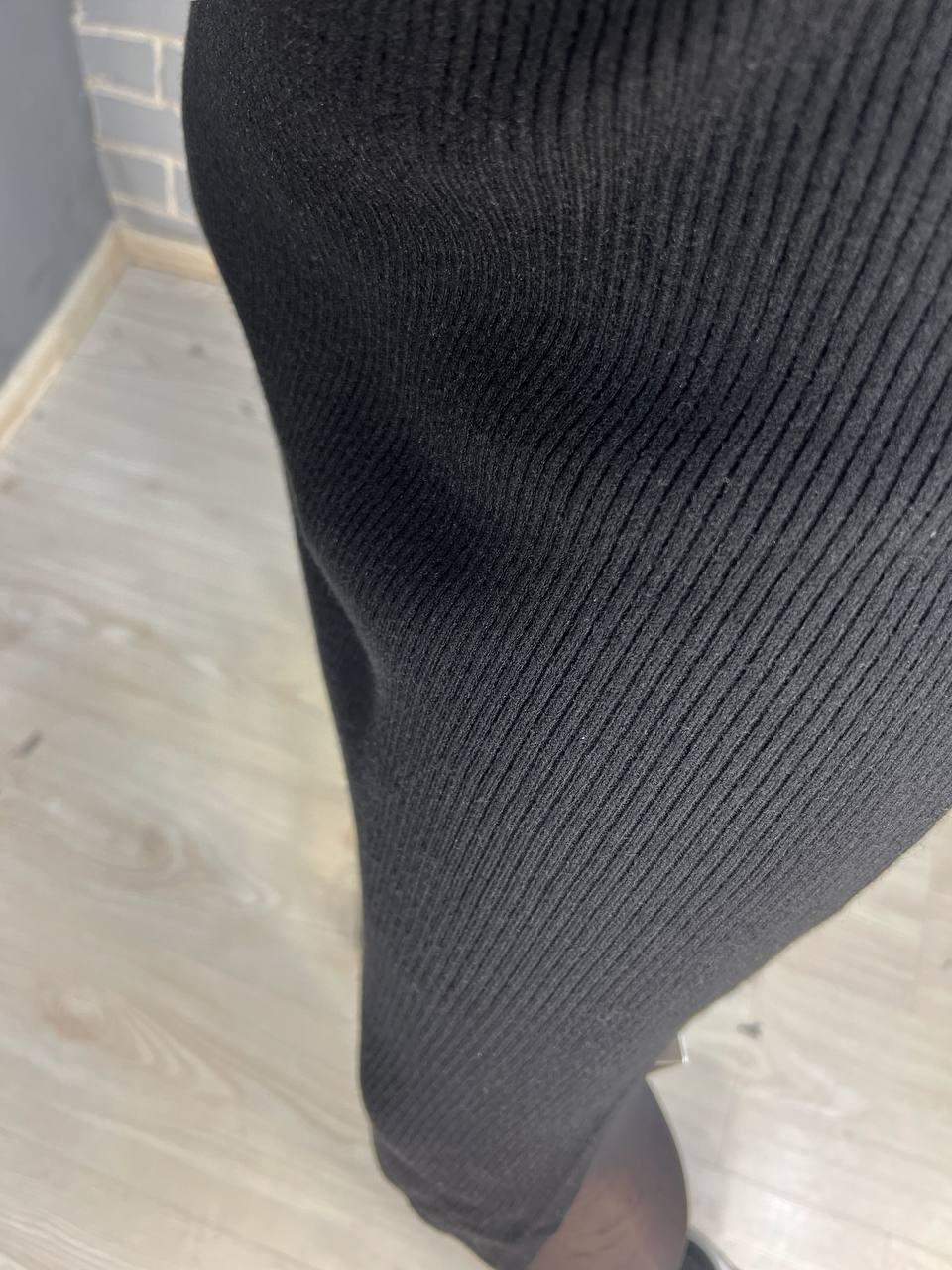 Платье женское ACCORDDREAM 2287 теплая вязка свитер рубчик воротник стойка разрезы миди р. 44-48 Черный (3089) - фото 2