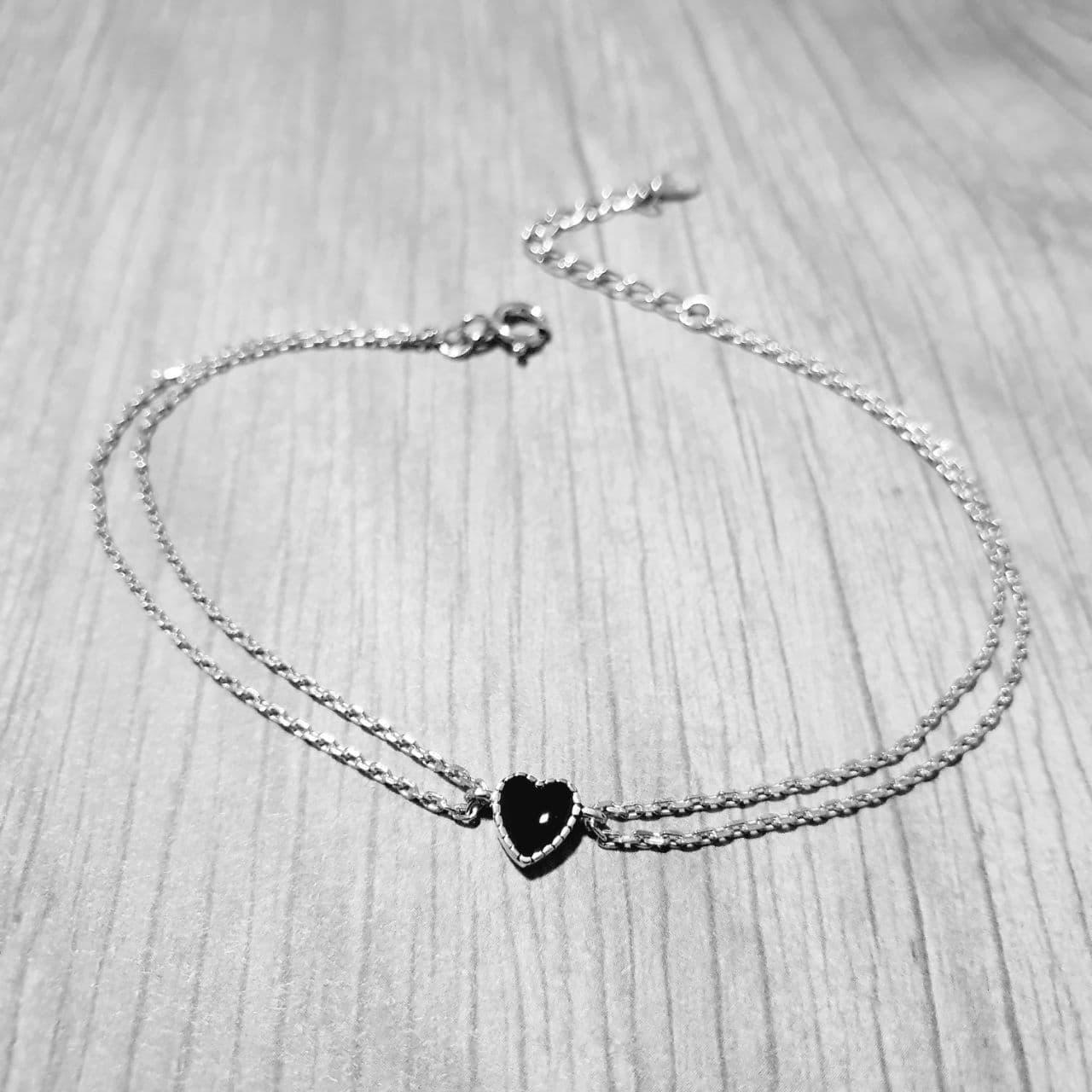 Браслет серебряный с кулоном в виде сердечка с цветной эмалью на двойной цепочке