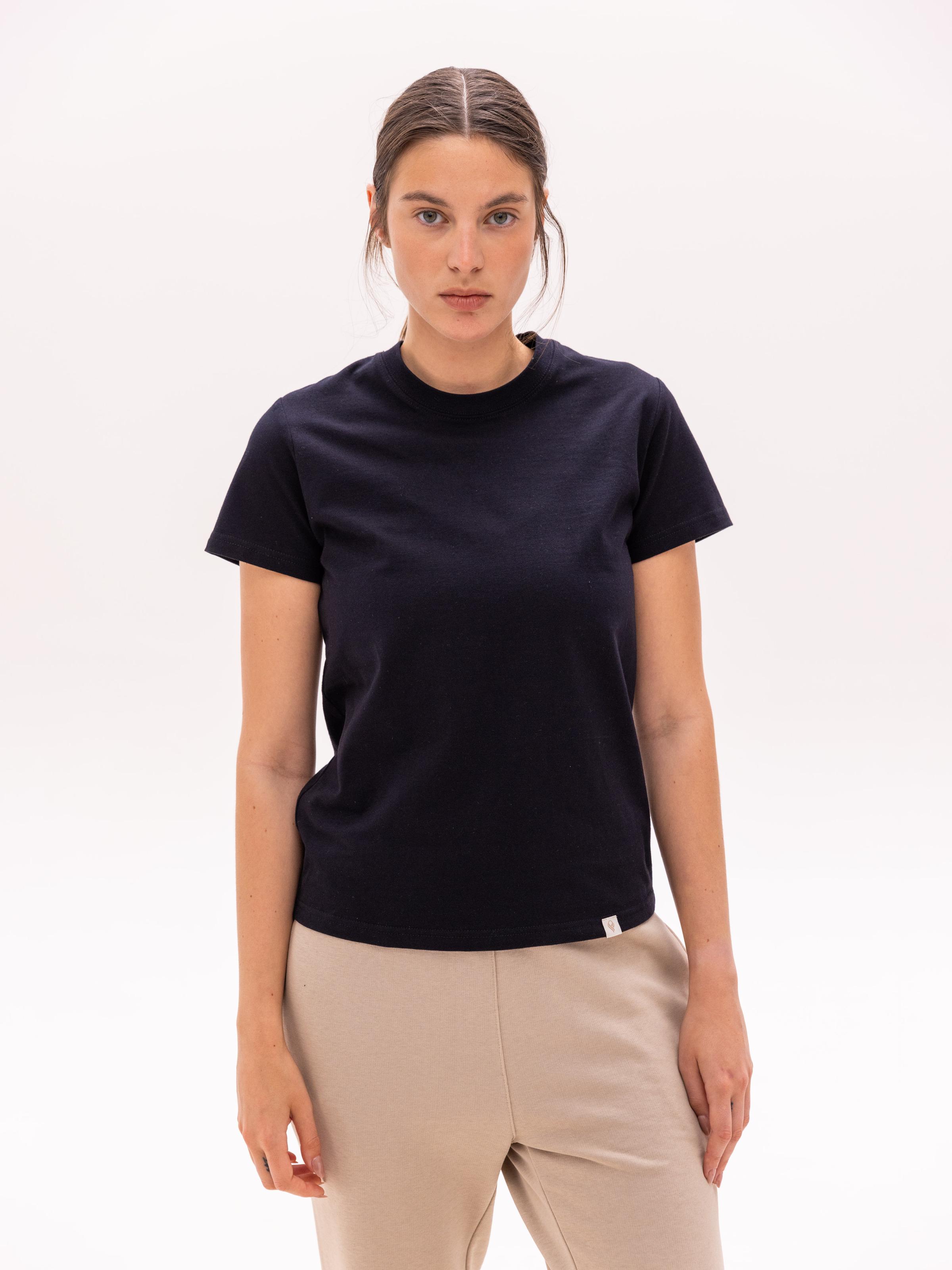 Футболка женская базовая ROZA 231107 L Черный (4824005697449)