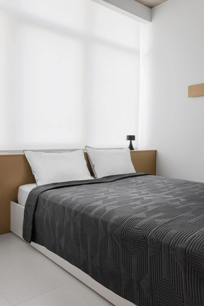 Покрывало на кровать HYGG Brik King Size с наволочками 2 шт. 240х260 см Черный (321963)