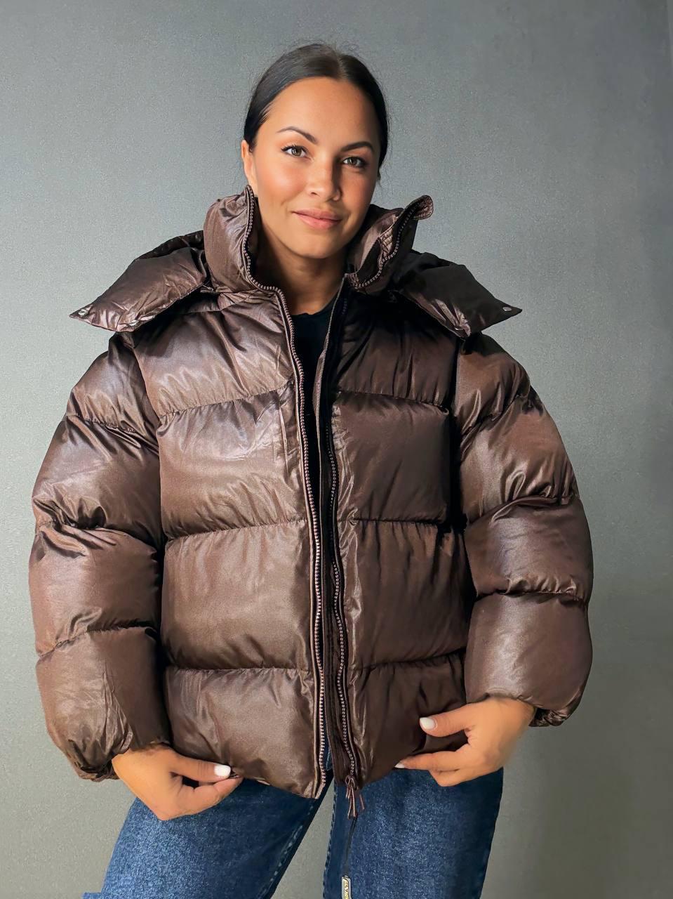 Куртка женская Lady Yep 10041 глянцевая пуффер оверсайз с капюшоном р. 44 Коричневый (5126) Куртка женская Lady Yep 10041 глянцевая пуффер оверсайз с капюшоном р. 44 Коричневый (5126)