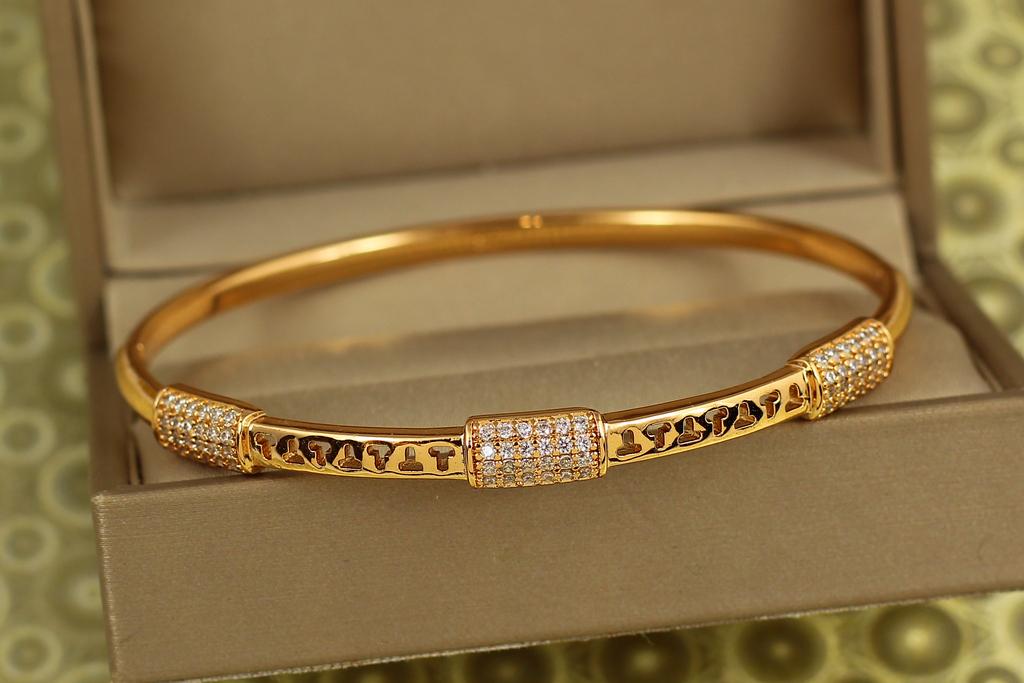 Браслет бенгл Xuping Jewelry Три борта 60 мм на руку 17-19 см Золотистый (30705924)