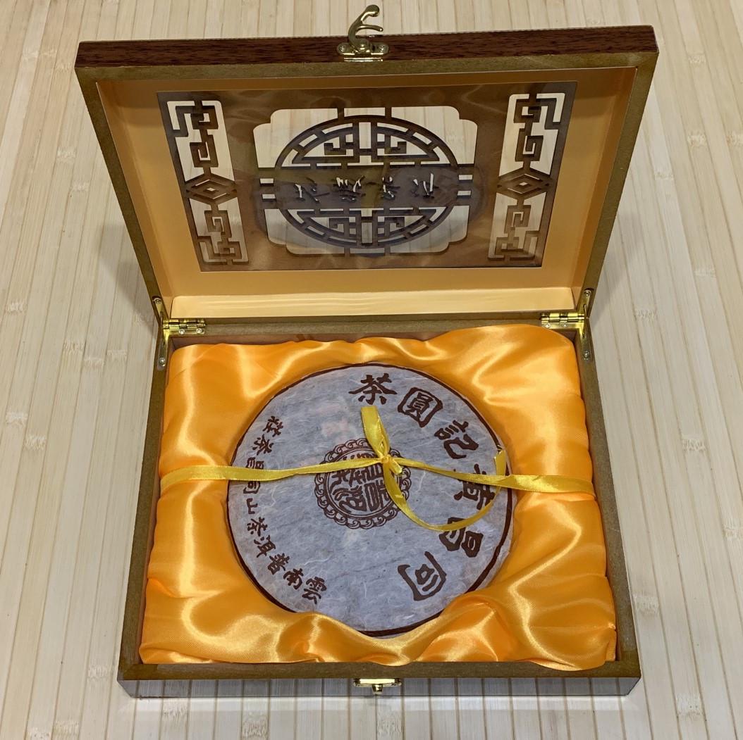 Чай Подарочный горный Шу пуэр Чангтун Эрпу 2004 год 357 г