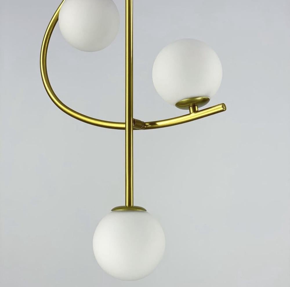 Люстра на 3 мініатюрних білих матових плафони Золотий (YG 8014-3C GD) - фото 4 Люстра на 3 мініатюрних білих матових плафони Золотий (YG 8014-3C GD) - фото 4