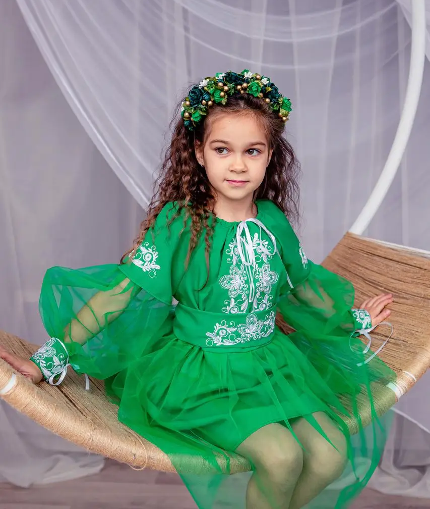 Сукня вишиванка для дівчинки фатин 110 см Зелений - фото 2 Сукня вишиванка для дівчинки фатин 110 см Зелений - фото 2