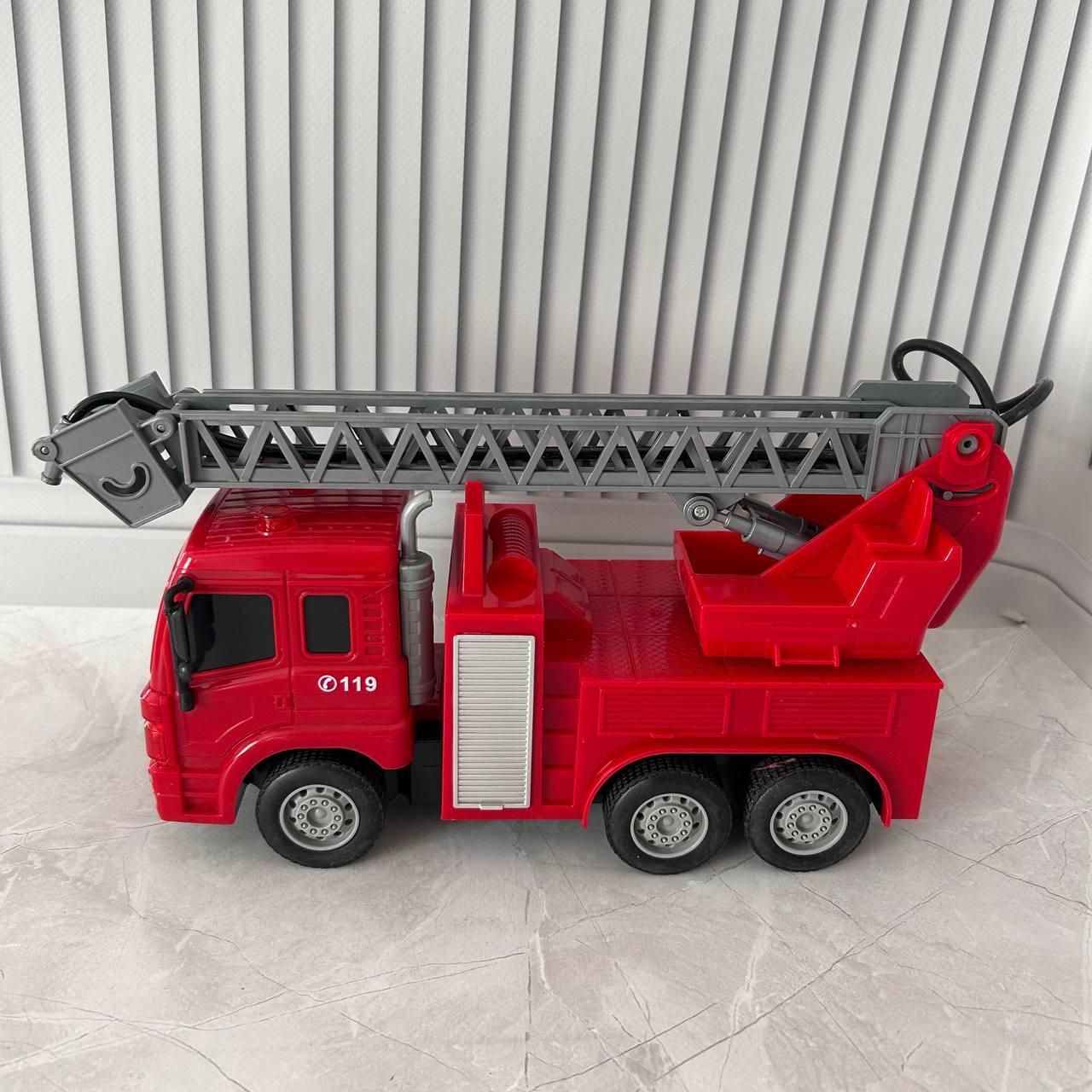 Машина пожежна на радіокеруванні Moka 2075 підсвітка/звуки 1:16 (2590259349) - фото 8 Машина пожежна на радіокеруванні Moka 2075 підсвітка/звуки 1:16 (2590259349) - фото 8