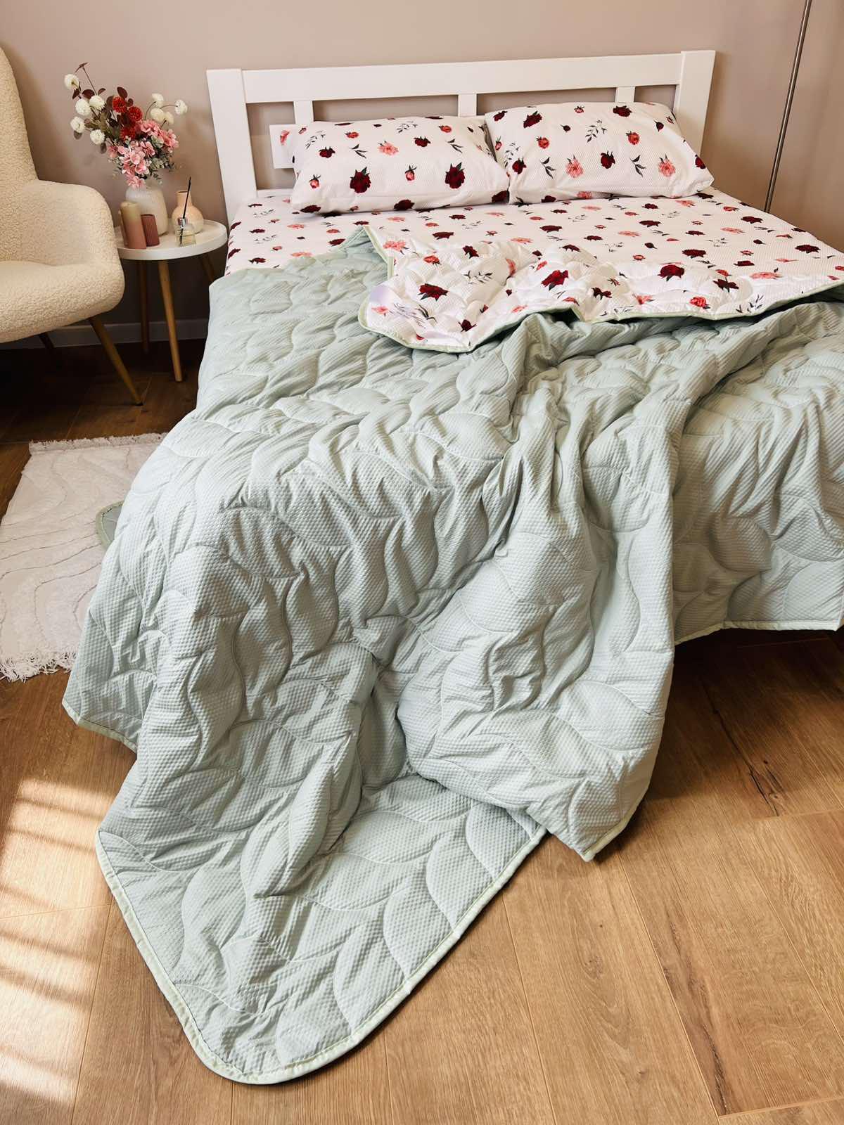 Комплект постільний жниварка з ковдрою з квітковим малюнком полуторний 150x215 см Білий (27477698) - фото 8 Комплект постільний жниварка з ковдрою з квітковим малюнком полуторний 150x215 см Білий (27477698) - фото 8