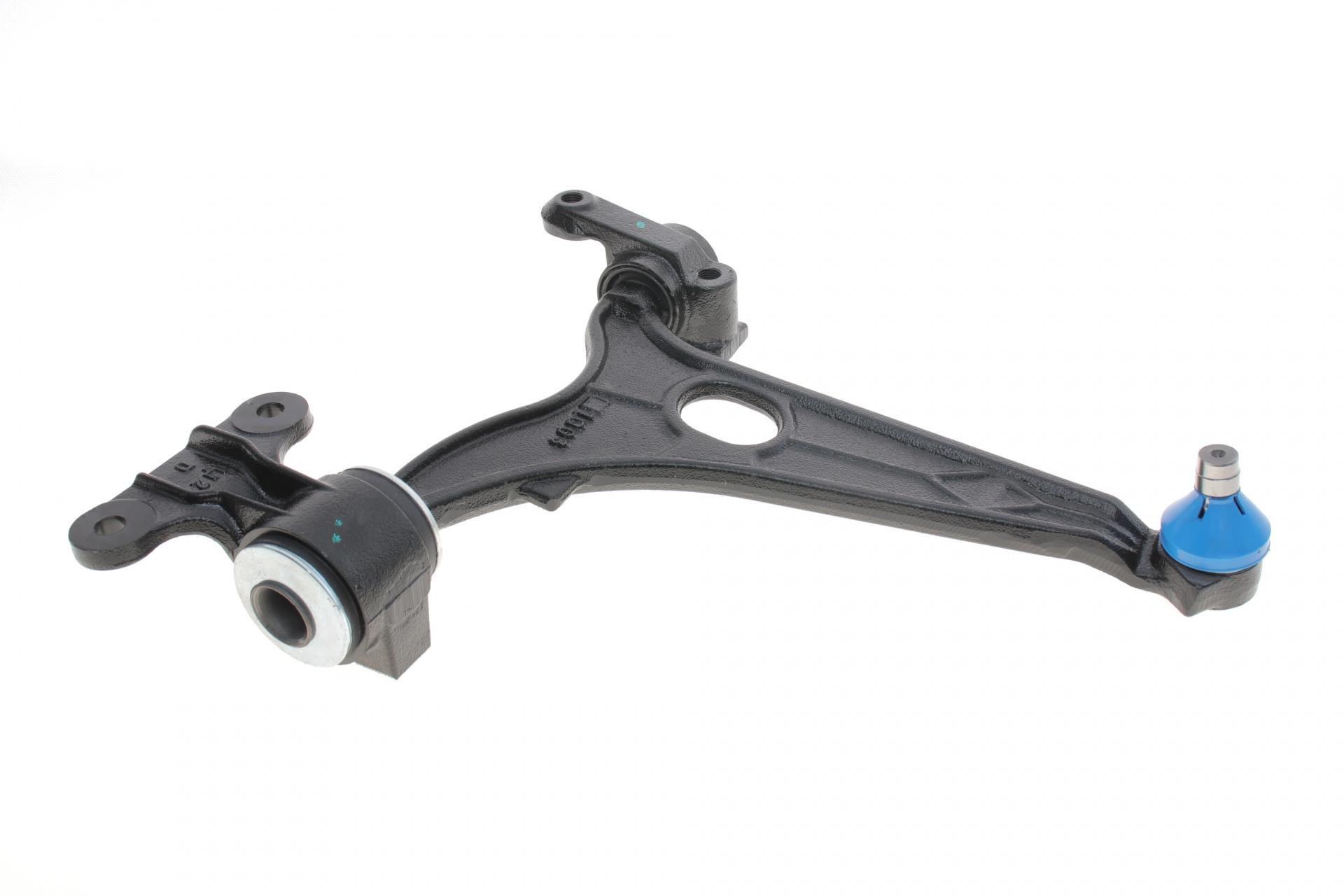 Рычаг подвески передний/снизу R Citroen Jumpy/Fiat Scudo/Peugeot Expert 07- с шаровой (VKDS 322074 B)