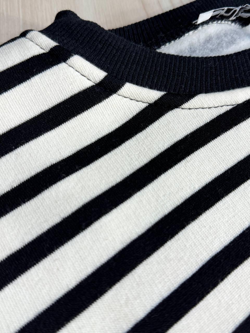 Свитшот женский ENJOY 81966 в полоску удлиненный оверсайз вышивка сердце утепленный S Черный (3161) - фото 5 Свитшот женский ENJOY 81966 в полоску удлиненный оверсайз вышивка сердце утепленный S Черный (3161) - фото 5