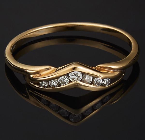 Каблучка з жовтого золота з діамантами р. 19 С39Л1№4