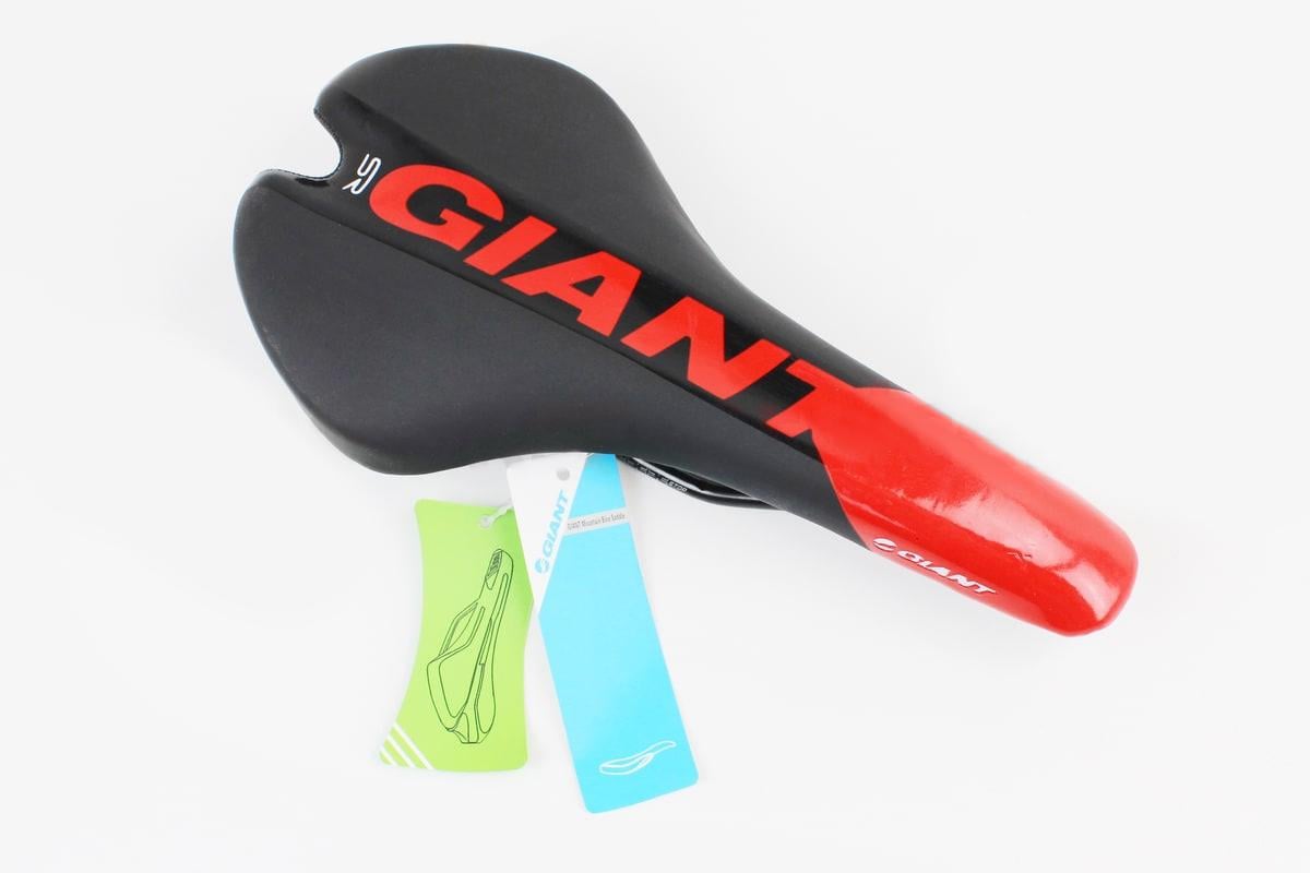 Сідло GIANT на MTB Чорно-червоний (VB-411423)
