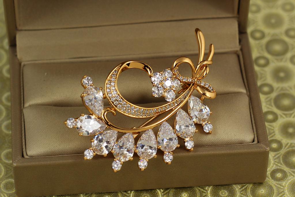 Брошь Xuping Jewelry Бриллиантовая ветка Золотой (31022786)