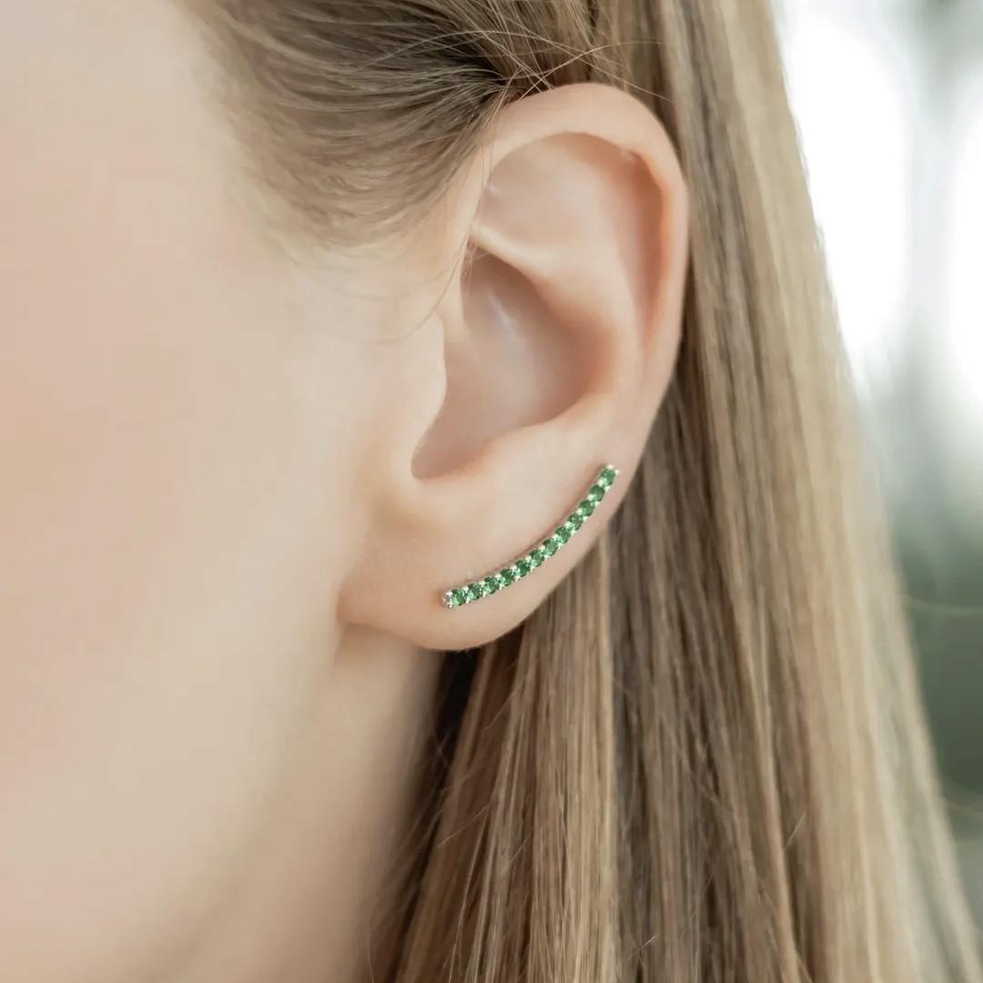 Сережки каффи доріжка із зеленими каменями срібло 925 проби родоване 1,27 г (лк0441рз) - фото 3 Сережки каффи доріжка із зеленими каменями срібло 925 проби родоване 1,27 г (лк0441рз) - фото 3