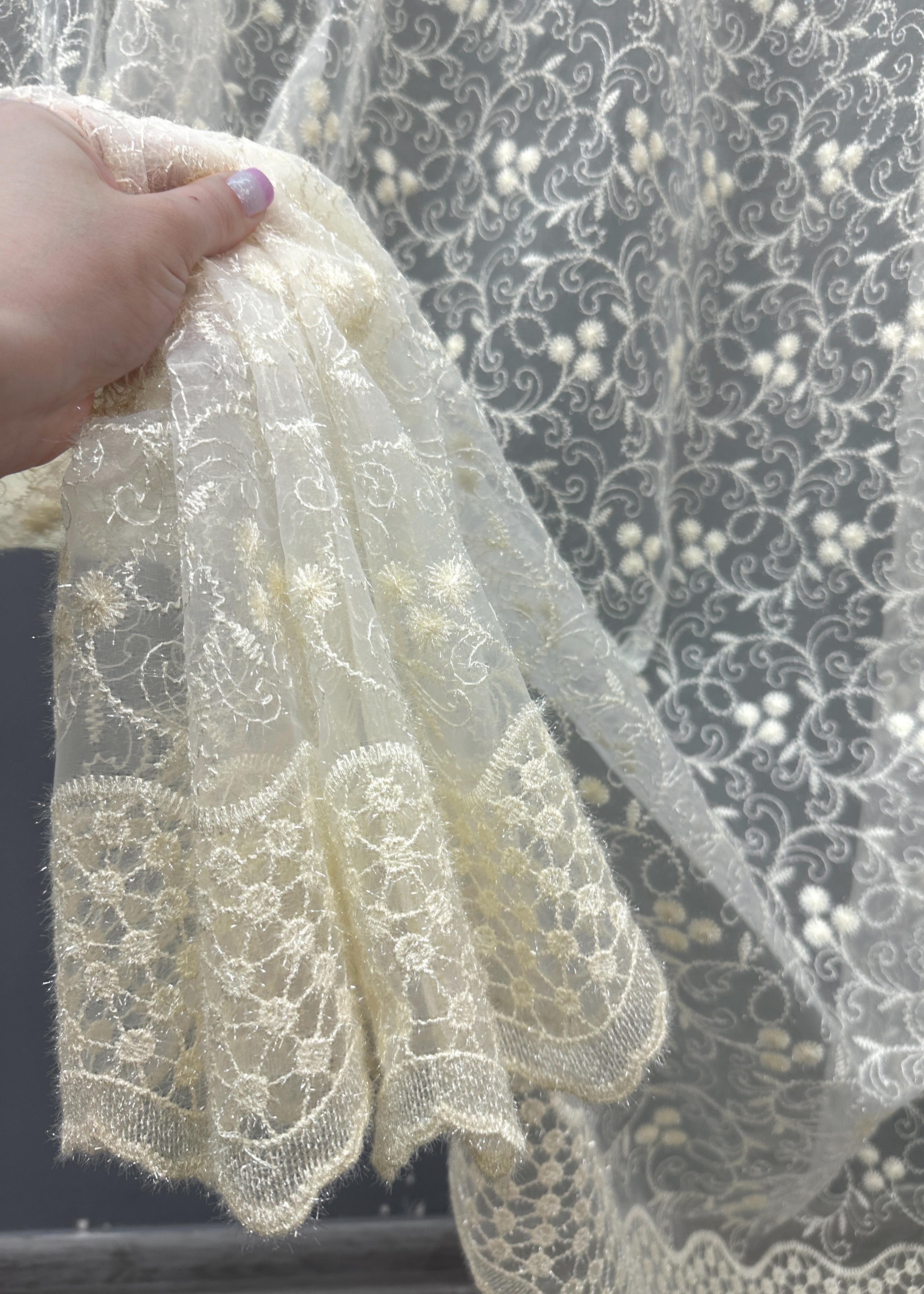 Тюль VR-Textil 1689т Органза с вышивкой и люрексом 300х270 см Молочный (42-0729) - фото 4 Тюль VR-Textil 1689т Органза с вышивкой и люрексом 300х270 см Молочный (42-0729) - фото 4