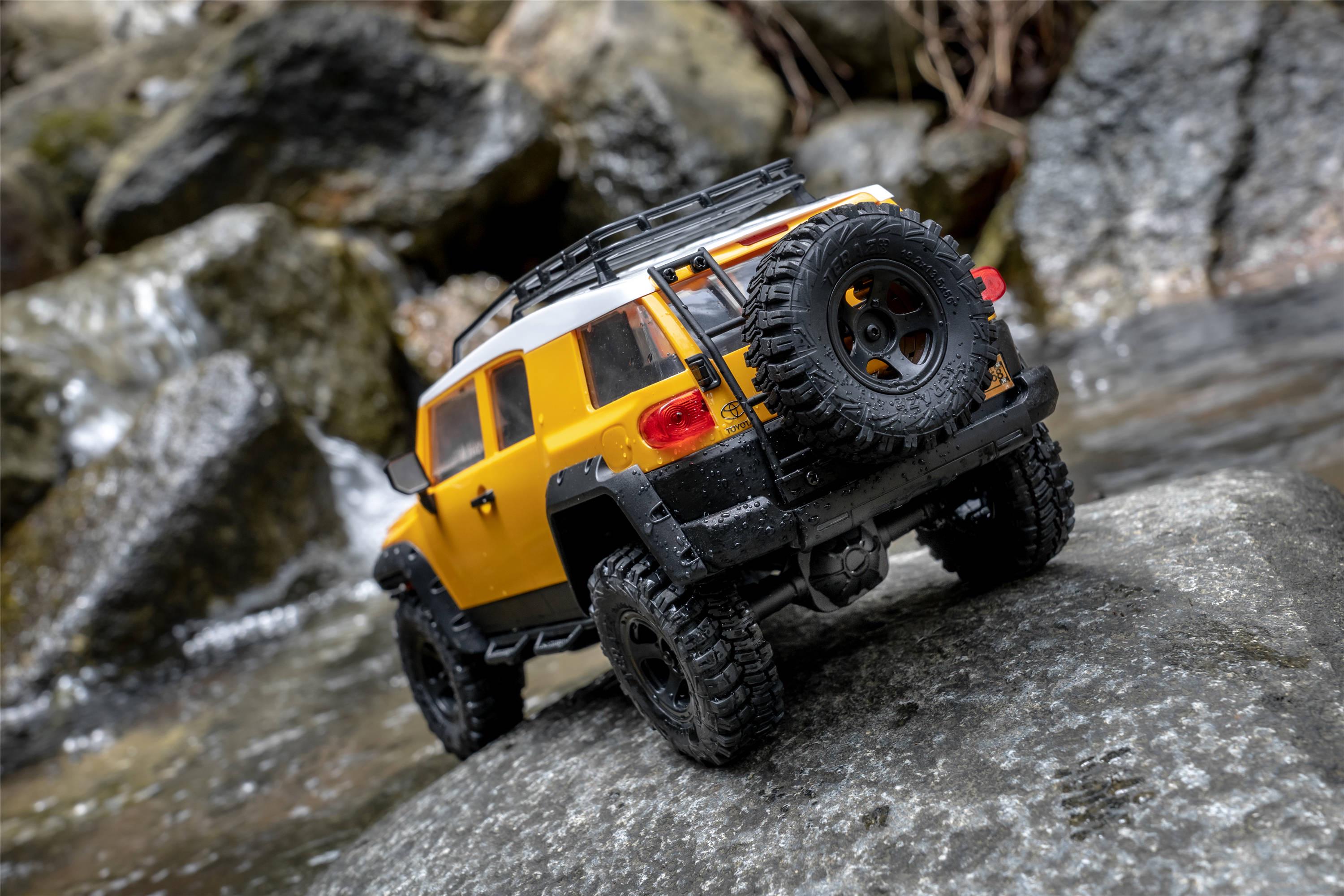 Машинка на радиоуправлении FMS 1:18 FJ Cruiser RTR Yellow - фото 21 Машинка на радиоуправлении FMS 1:18 FJ Cruiser RTR Yellow - фото 21