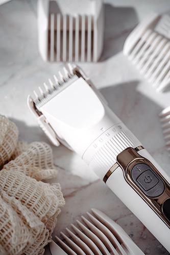 Машинка для стрижки Camry CR 2841 IPX6 LCD-дисплей з керамічно-титановим лезом Білий (28810164) - фото 16 Машинка для стрижки Camry CR 2841 IPX6 LCD-дисплей з керамічно-титановим лезом Білий (28810164) - фото 16