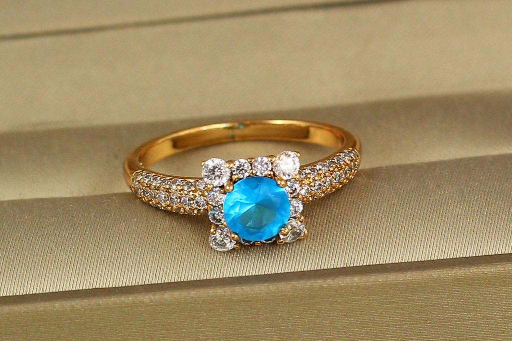 Кольцо Xuping Jewelry с голубым камнем в квадрате из белых камней р. 18 Золотистый (1503377767)