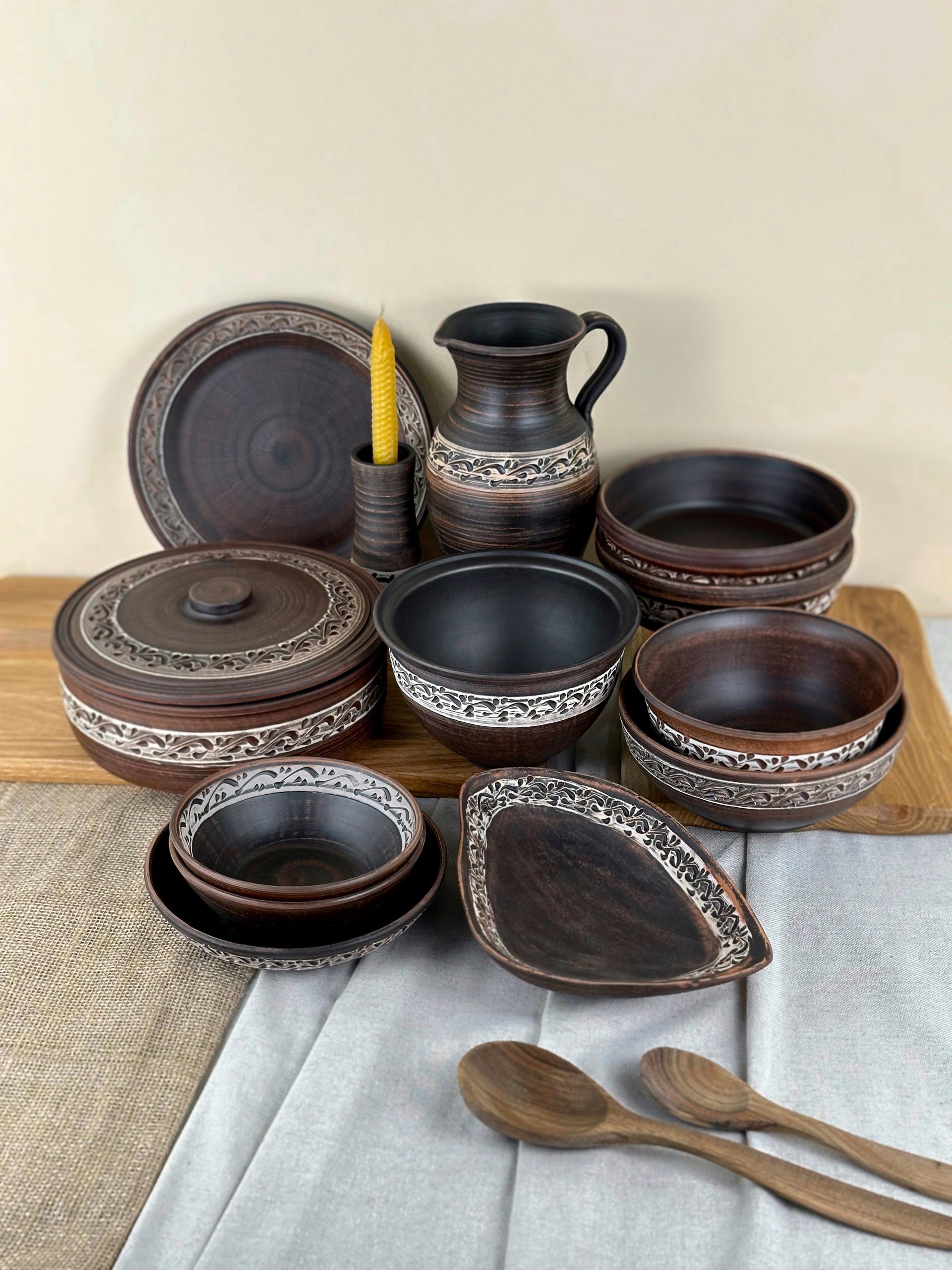 Набор керамической глиняной посуды Рождественский Двенадцать блюд малый ангоб (3129-2) Набор керамической глиняной посуды Рождественский Двенадцать блюд малый ангоб (3129-2)