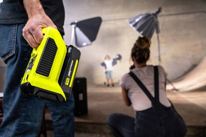 Інвертор напруги акумуляторний RYOBI RY36BI300A-0 MAX POWER 36В 220В 300 Вт/500 Вт пікова без АКБ та ЗП - фото 4