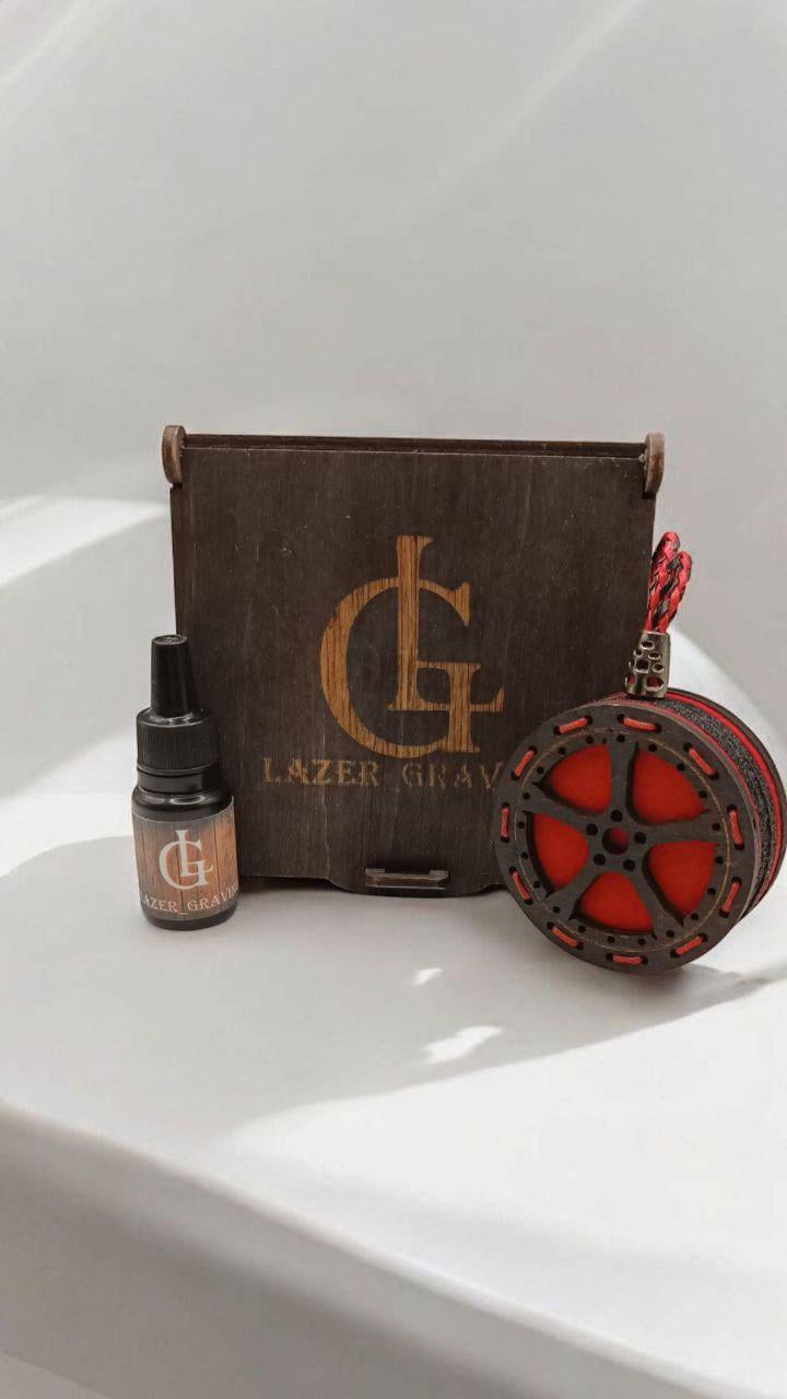 Ароматизатор для авто многоразовый в виде колеса из дерева/войлока и аромапарфюм 10 мл в подарочной коробке (106) Ароматизатор для авто многоразовый в виде колеса из дерева/войлока и аромапарфюм 10 мл в подарочной коробке (106)