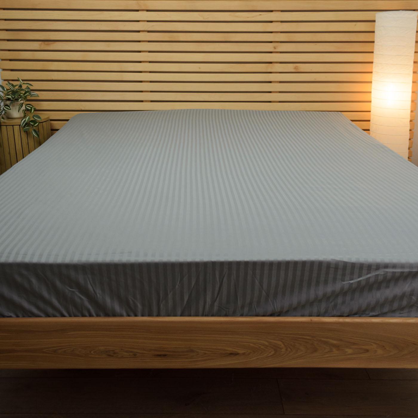 Простынь на резинке односпальная страйп-сатин хлопок 125 г/м2 90х200х30 см Серый (chn-pnr-90-30-grey) Простынь на резинке односпальная страйп-сатин хлопок 125 г/м2 90х200х30 см Серый (chn-pnr-90-30-grey)