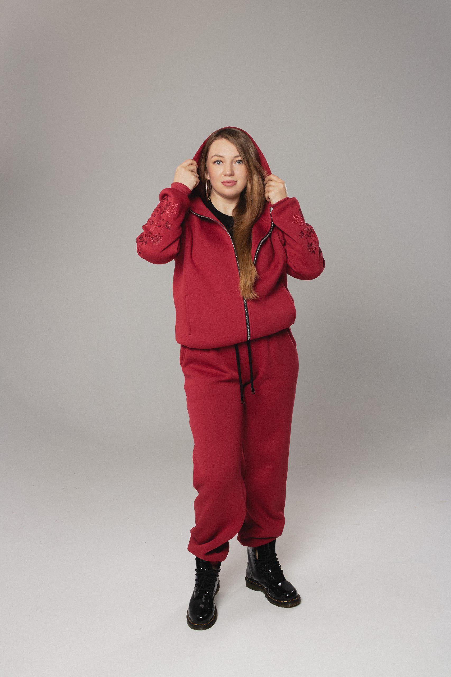 Прогулянковий костюм жіночий Lookeriya з вишивкою Зорі начіс толстовка та джогери L Вишневий (31569431)