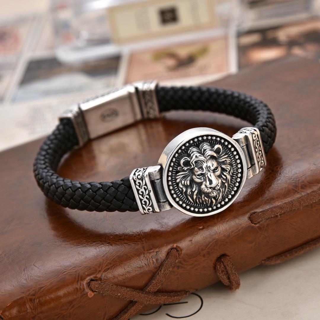 Браслет мужской серебряный с кожей и вставкой головы льва (22372463)