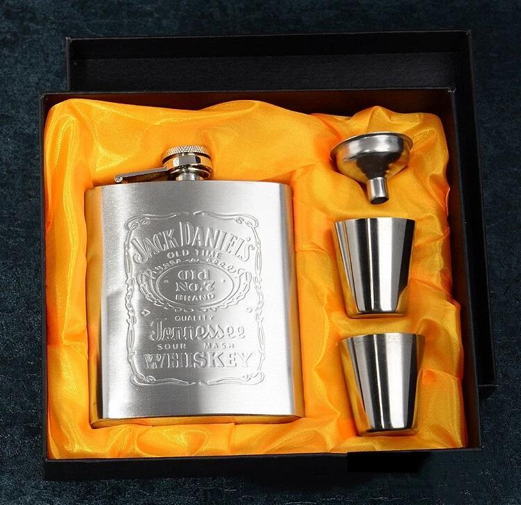 Подарунковий набір для алкоголю Jack Daniel's 4в1 фляга/стопки та лійка 200 мл Сірий (Е051576) Подарунковий набір для алкоголю Jack Daniel's 4в1 фляга/стопки та лійка 200 мл Сірий (Е051576)