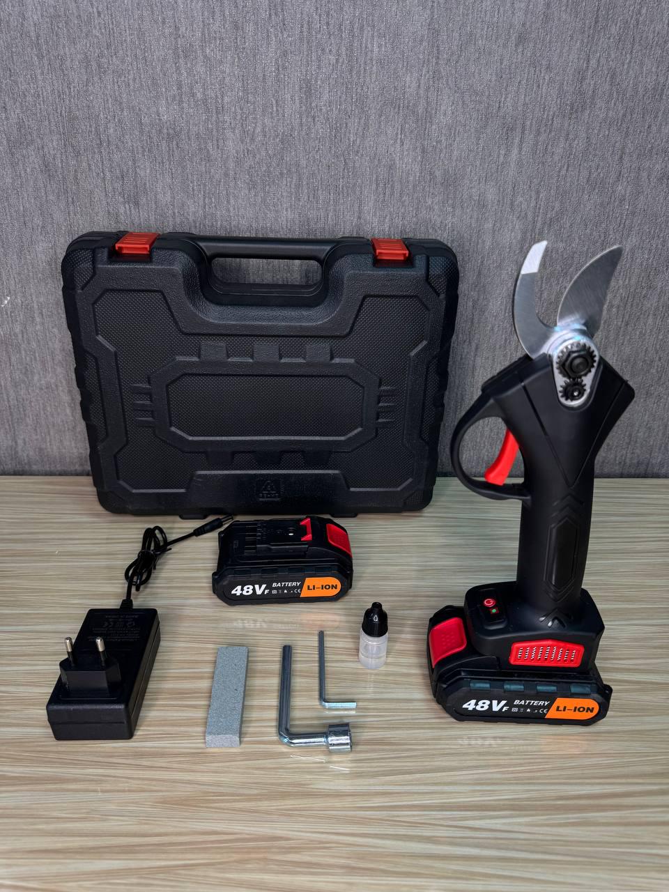 Секатор садовый аккумуляторный в чемодане 48V (260812)