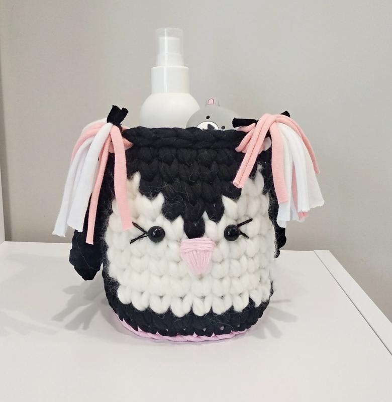 Вязаная корзина для игрушек ручной работы 12х14 см (23558-Нов)