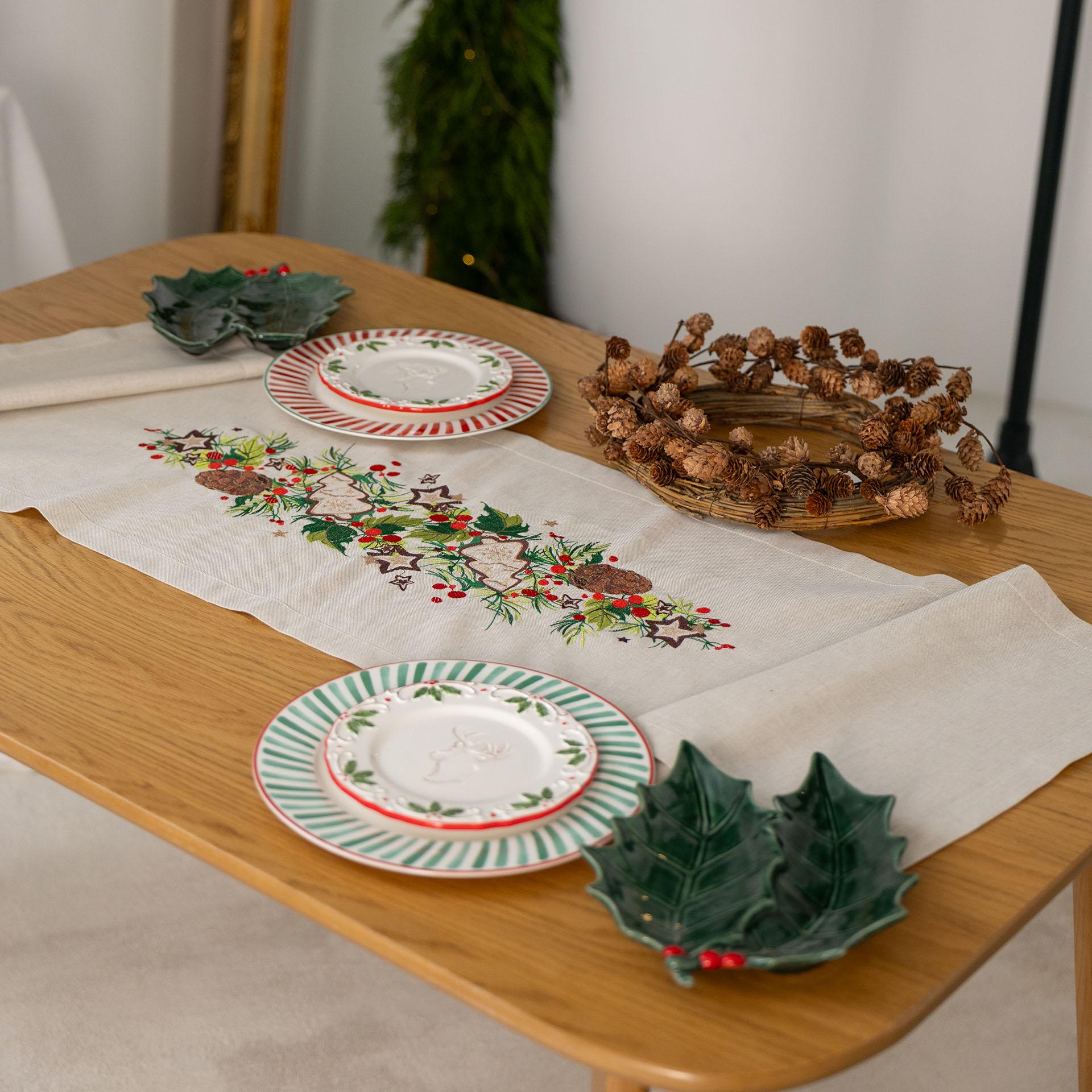 Доріжка на стіл новорічна Едельвіка Пряник і шишки 1,4х0,4 м (551-25/08) - фото 3 Доріжка на стіл новорічна Едельвіка Пряник і шишки 1,4х0,4 м (551-25/08) - фото 3