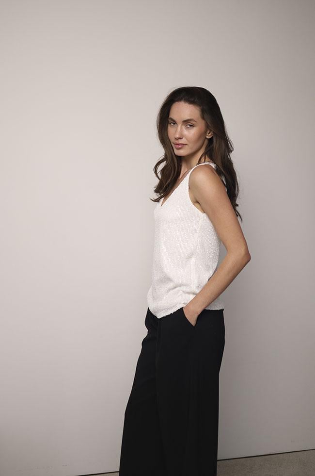 Майка Lipar 2942 в пайетку с V-образным вырезом р. 48 Молочный (16907352) - фото 2