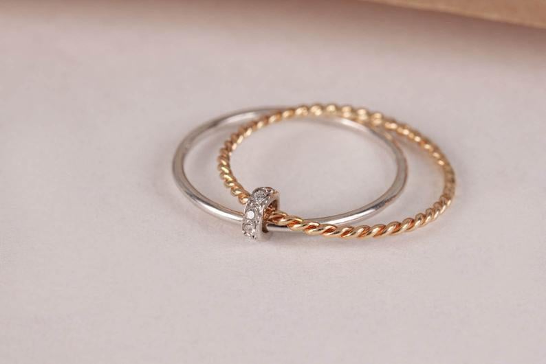 Кільце з білого та жовтого золота з фіанітами р. 16 (2249339980)