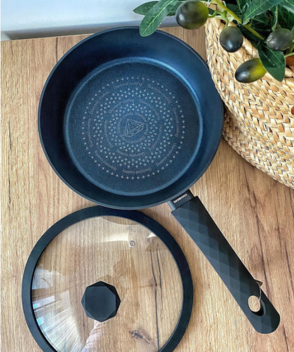 Сковорідка з кришкою Edenberg EB-3491 із діамантовим антипригарним покриттям 24 см 2,4 л (24441680) - фото 4 Сковорідка з кришкою Edenberg EB-3491 із діамантовим антипригарним покриттям 24 см 2,4 л (24441680) - фото 4