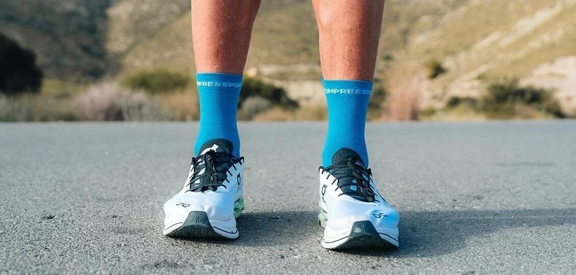 Шкарпетки Compressport Pro Racing Socks V4.0 Run high T4 Niagara Blue/White (3e3a09bb) - фото 4