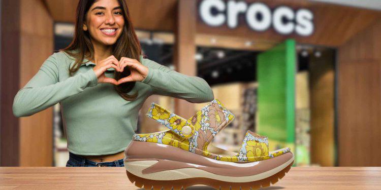 Босоножки женские Crocs Mega Crush Retro Floral р. 39-40 Vanilla/Cork (15268444) - фото 8