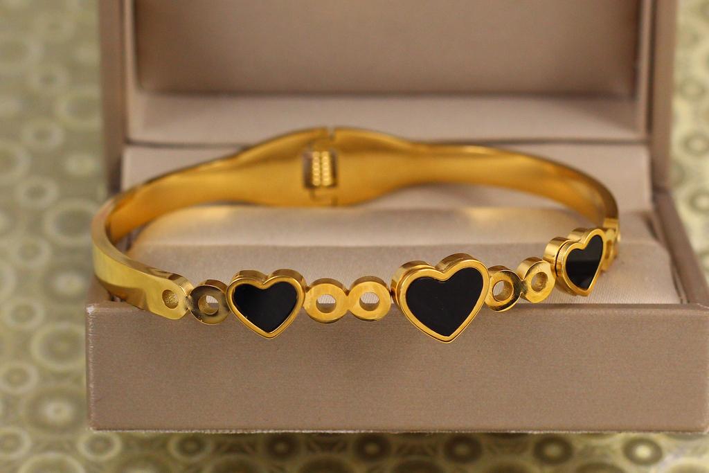 Браслет бенгл Xuping Jewelry жесткий Midnight Heart 60 мм на руку от 17 до 19 см Лимонный