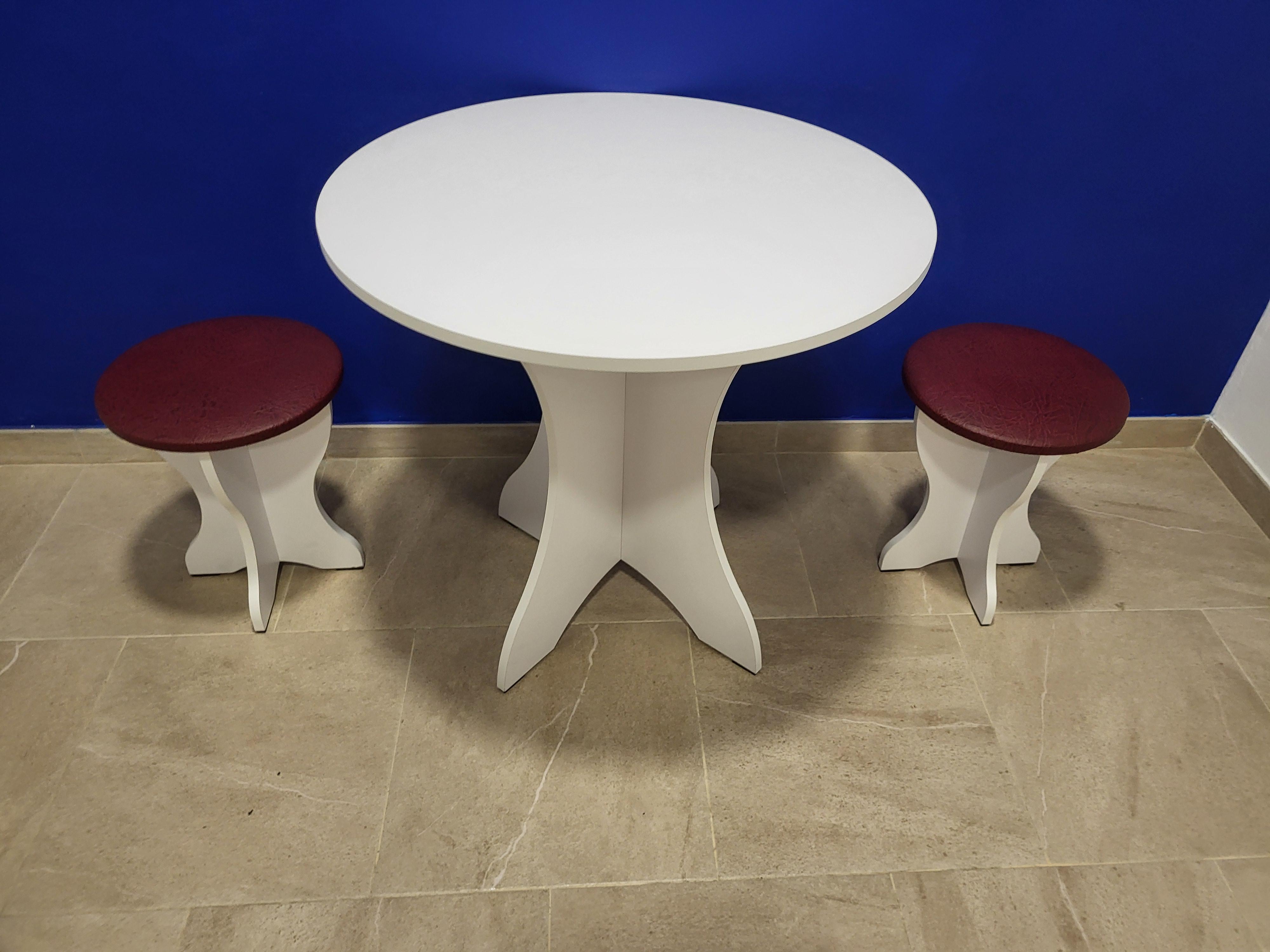 Стол круглый Боярин ДСП/экокожа и 2 табурета Белый/Бордо (S2T-B-EBR)