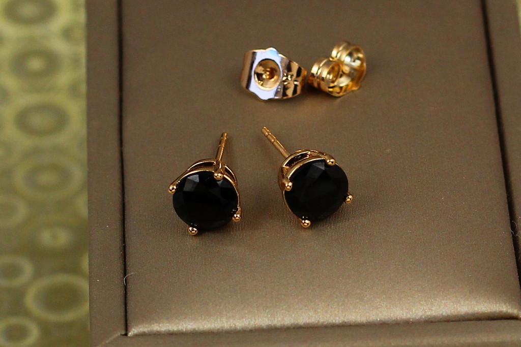 Серьги гвоздики Xuping Jewelry с черным камнем на четыре крепежа 7 мм Золотистый (2351711865)