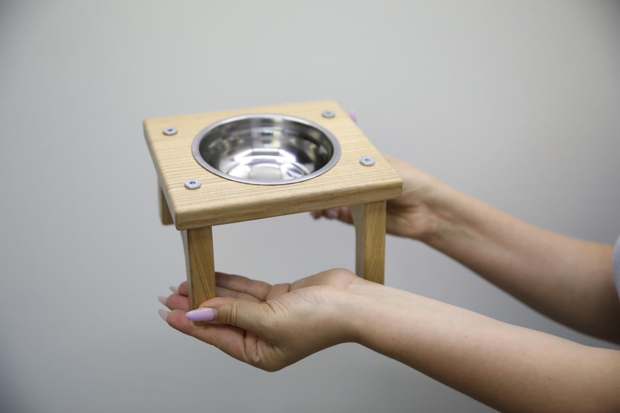 Подставка на ножках HappyPaw 1 19х16,5х11 см для кормления котиков и маленьких пород собак (MD-5.1)