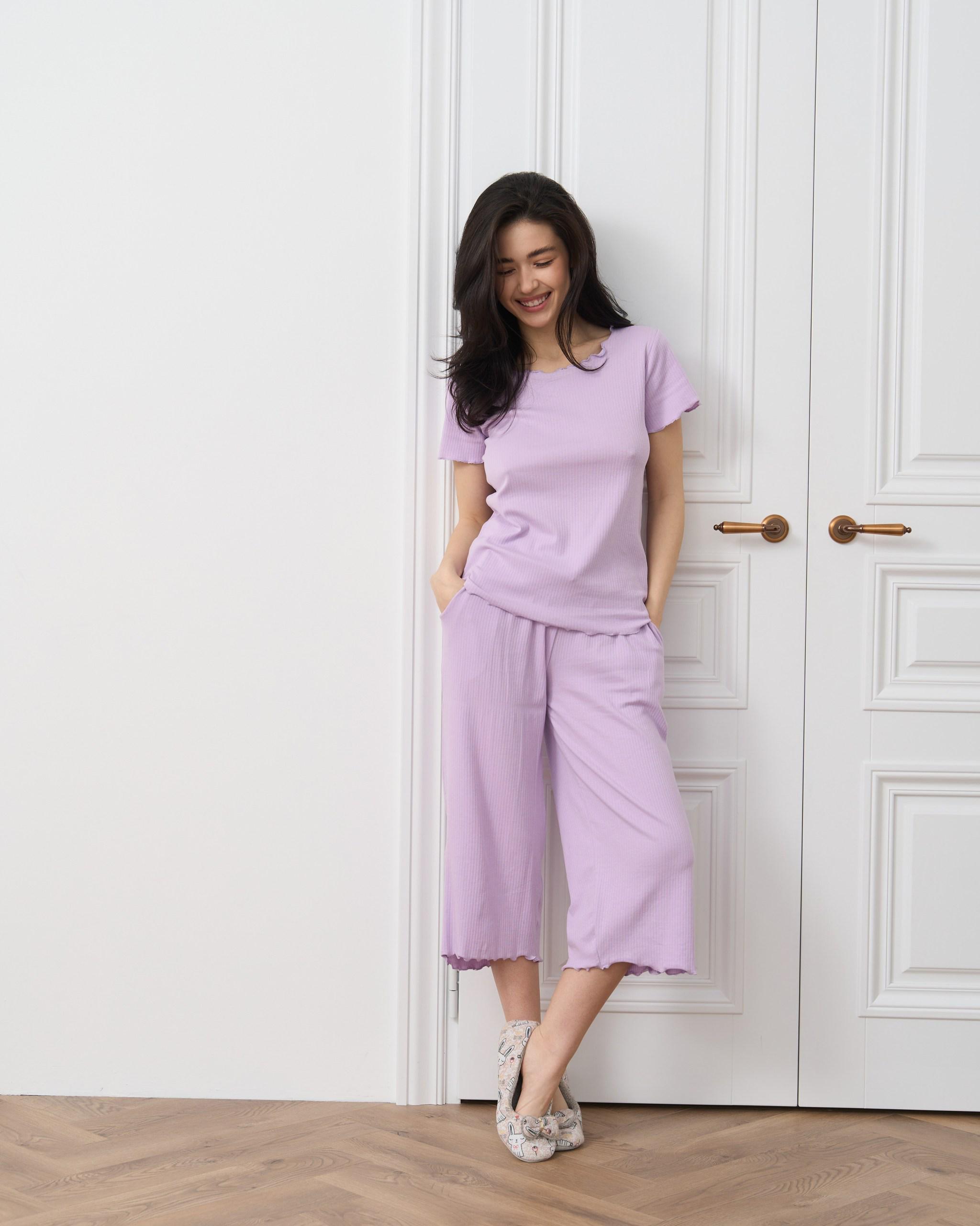 Пижама женская с капри в рубчик S (46000)