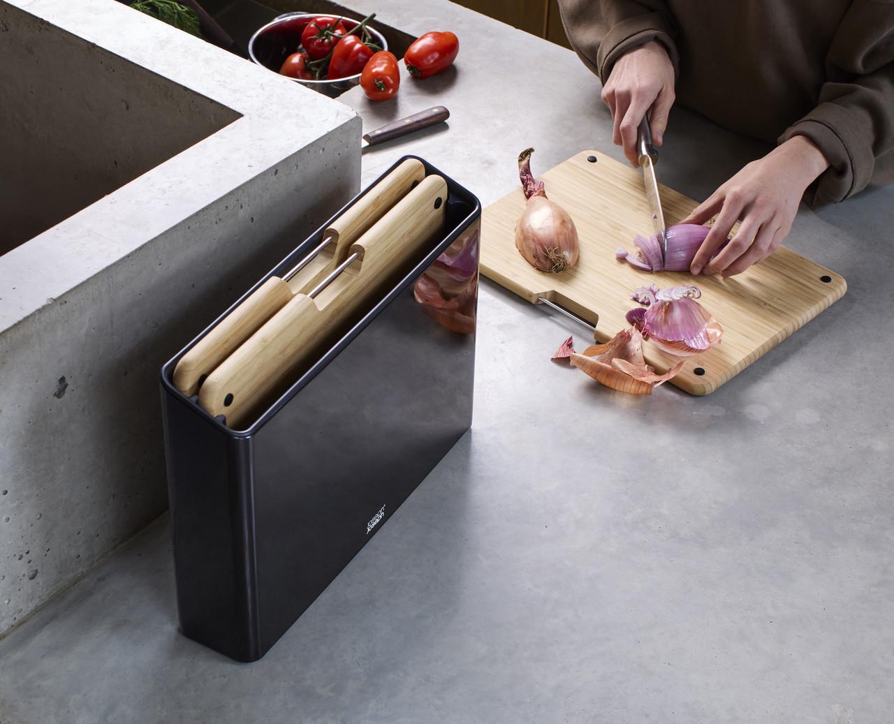 Набор разделочных досок Joseph Joseph 1000077 бамбуковых Folio 3 шт. с черным кейсом из нержавеющей стали (1000077) - фото 7 Набор разделочных досок Joseph Joseph 1000077 бамбуковых Folio 3 шт. с черным кейсом из нержавеющей стали (1000077) - фото 7