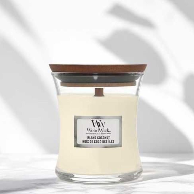 Свеча ароматическая Woodwick Mini Coconut Island с ароматом кокоса и ананаса 85 г (98115E)