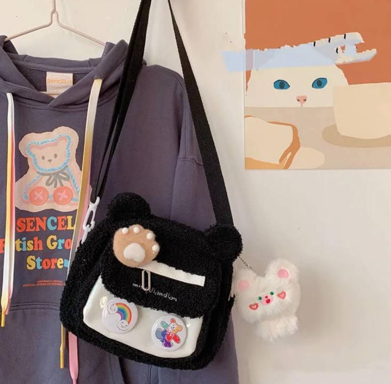 Сумка-барсетка с лапкой игрушкой с карманами и брелоками в корейском стиле Черный (2602963997) - фото 4 Сумка-барсетка с лапкой игрушкой с карманами и брелоками в корейском стиле Черный (2602963997) - фото 4