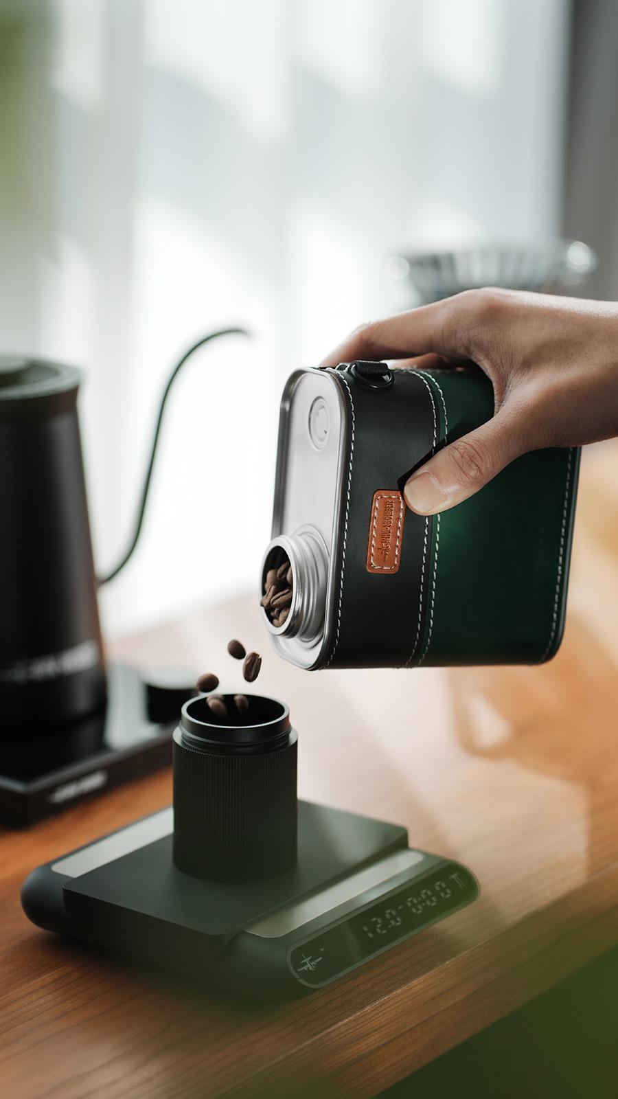 Емкость для хранения кофейных зерен MHW-3BOMBER Leather Sheath-Sealed Canister 600 мл (C6525-OS) - фото 2