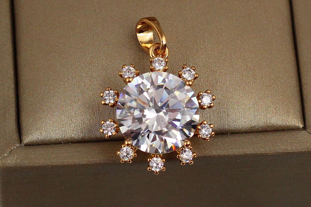 Кулон Xuping Jewelry Солнышко с белыми камнями 1,7 см Золотистый