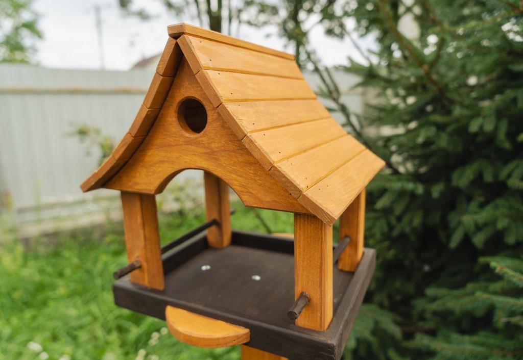 Кормушка для птиц и белок Сакура Коричневый из дерева 28×27×32 см на ножке 135 см - фото 7 Кормушка для птиц и белок Сакура Коричневый из дерева 28×27×32 см на ножке 135 см - фото 7