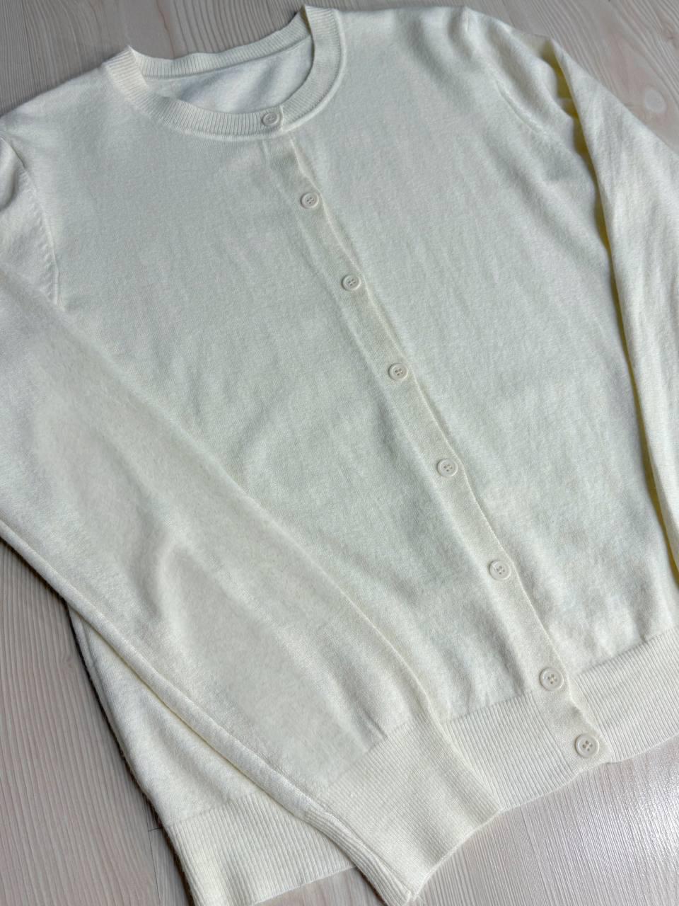 Кардиган жіночий A-N 82896 однотонний на ґудзиках універсальний One Size Білий - фото 4 Кардиган жіночий A-N 82896 однотонний на ґудзиках універсальний One Size Білий - фото 4